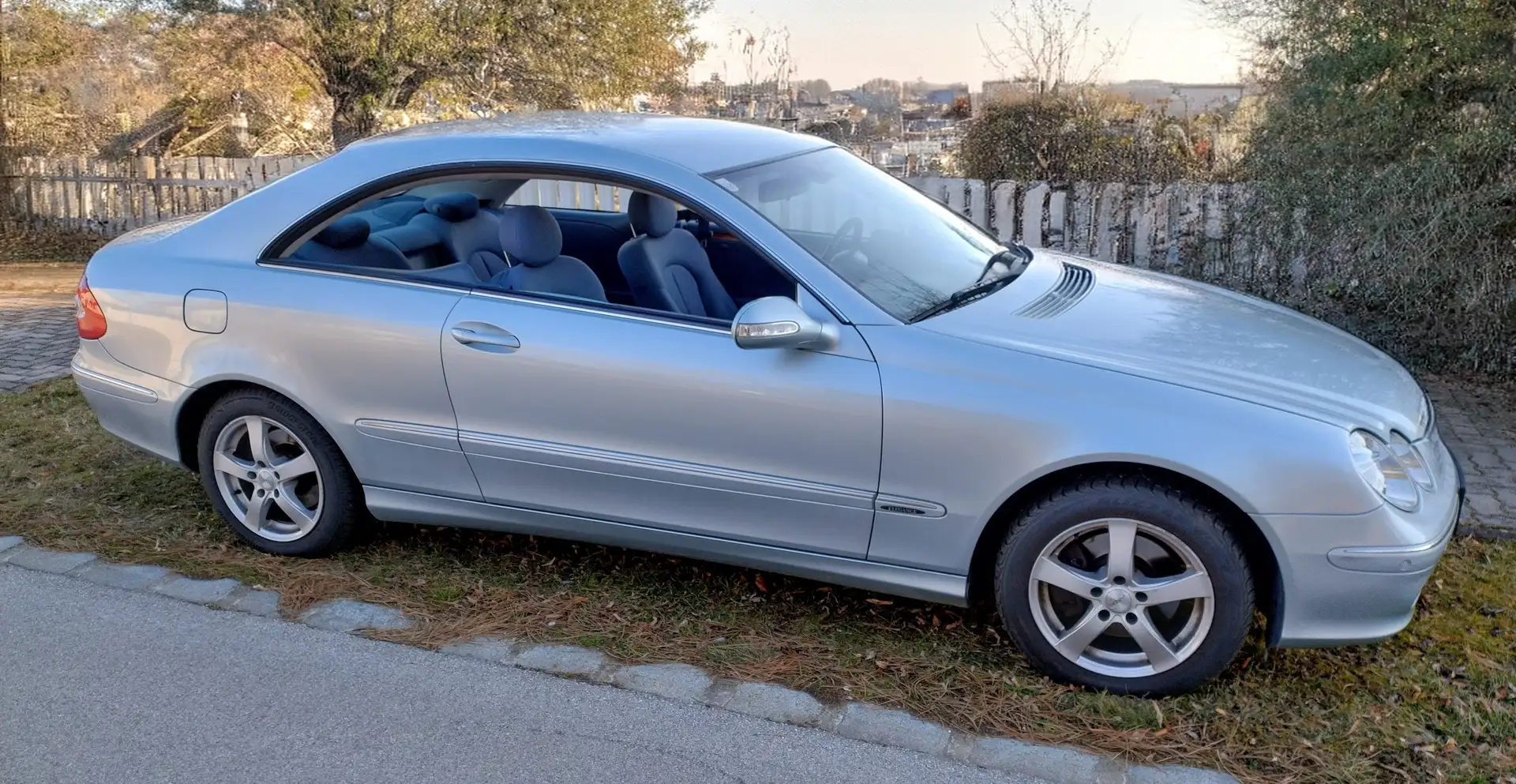 Mercedes-Benz CLK 270 CLK 270 Elegance CDI Aut. Elegance Plateado - 2