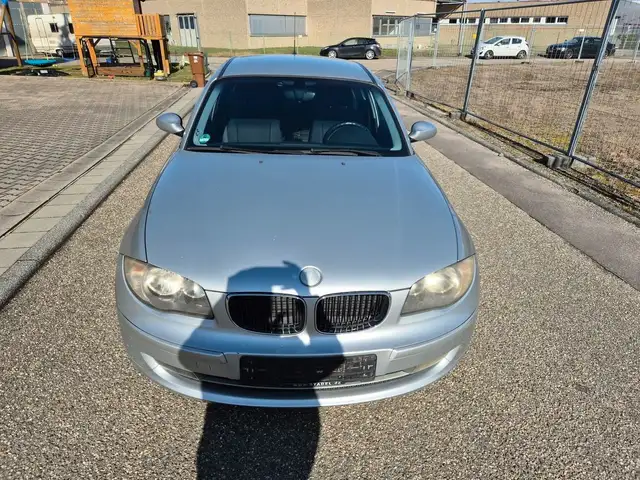 BMW 116 i*Klimaau.*SHZ*AHK*TÜV NEU*Inspektion NEU*PDC