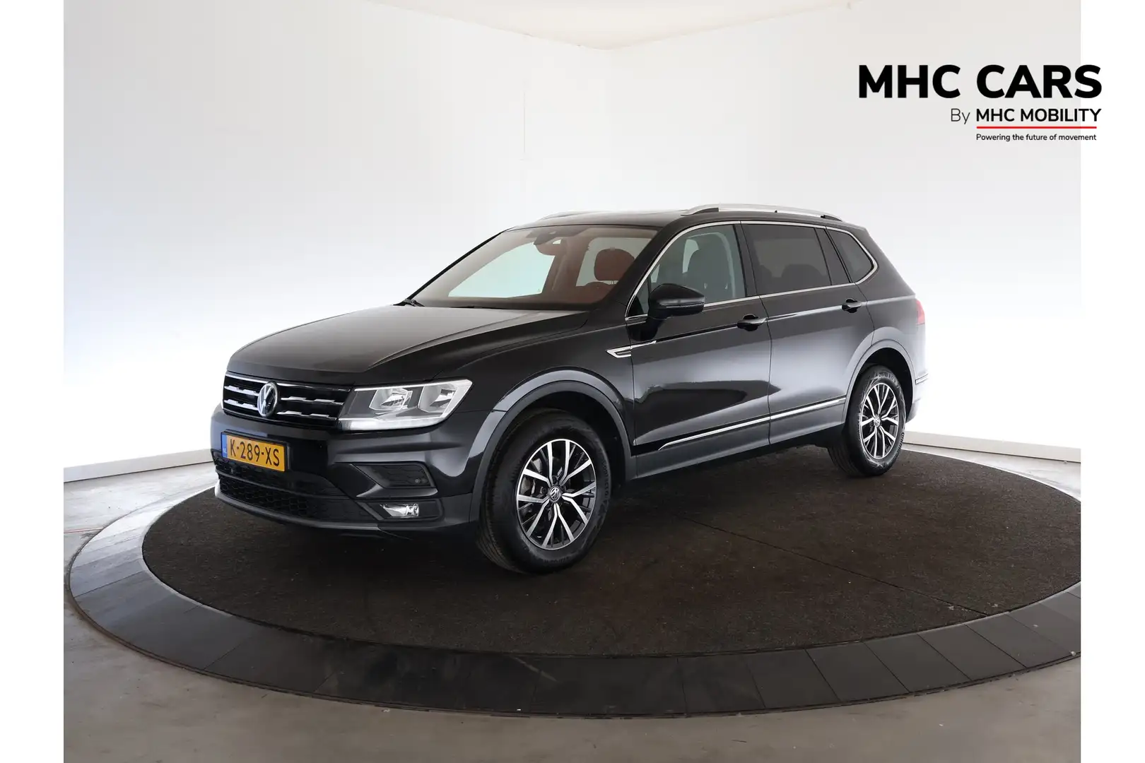 Volkswagen Tiguan Allspace 1.5 TSI Comfortline Business | Panoramadak | DSG | Zwart - 1