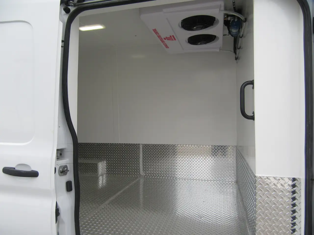 Ford Transit снимка Ford Transit