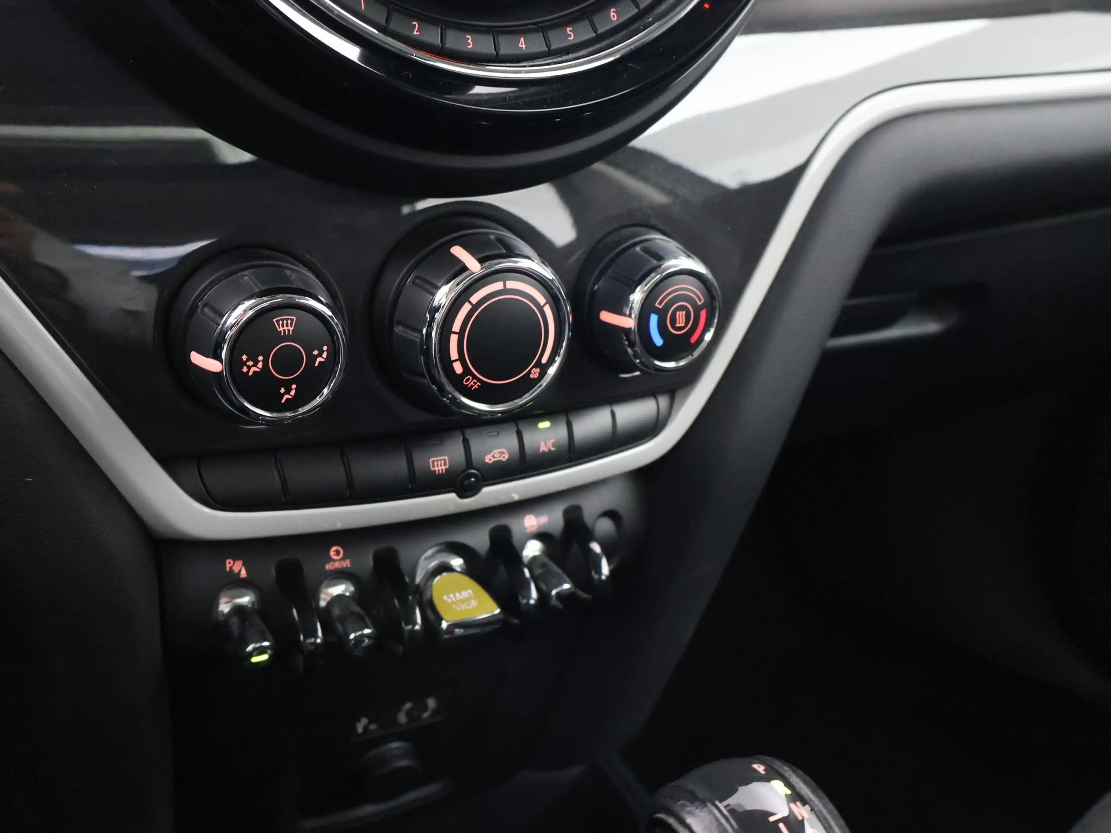 MINI Cooper S Countryman 1.5 ALL4 PLUG-IN HYBRID 224 PK + PANORAMA | LED | — photo 17