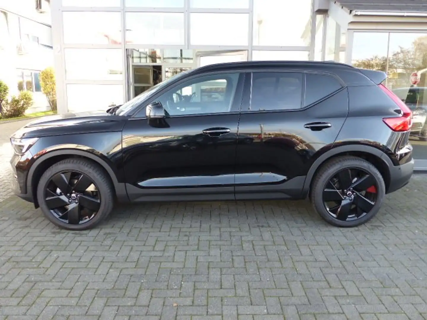 Volvo XC40 Ultra Black Edit. B3 Aut.*ALU 20"*PANO*360°CAM* Schwarz - 2