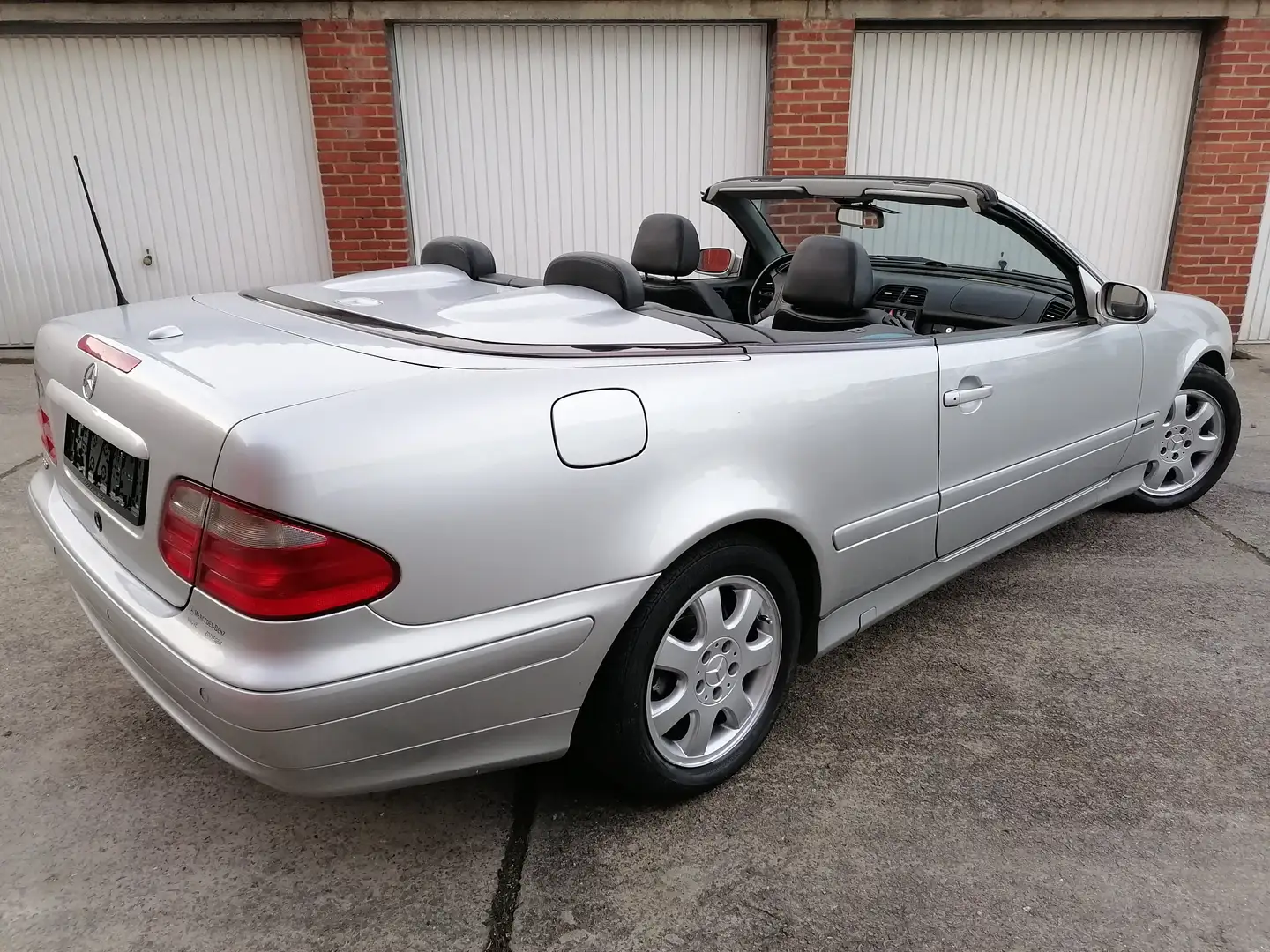 Mercedes-Benz CLK 200 CLK 200 Kompressor Avantgarde Срібний - 2