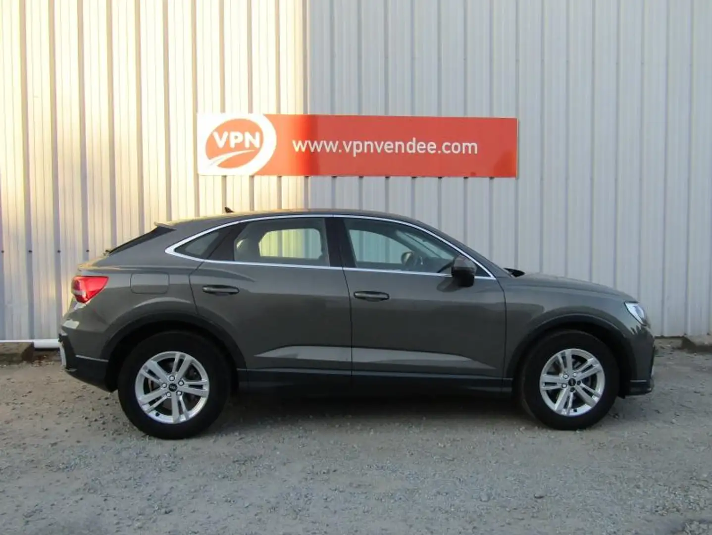 Audi Q3 35 TDI 150ch Business line quattro S tronic 7 Gris - 2