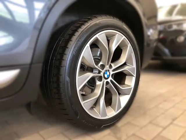 BMW X4 view 3
