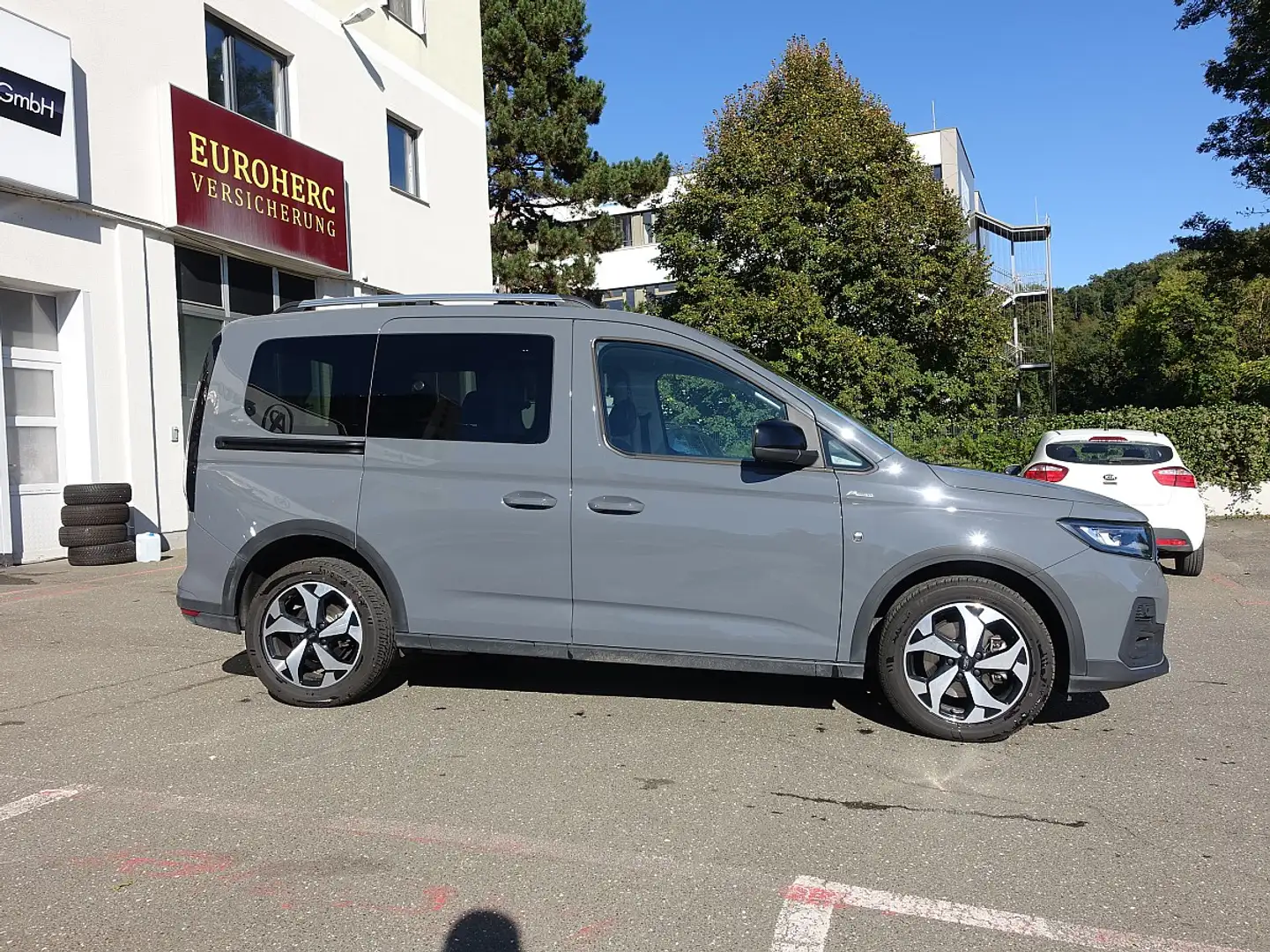 Ford Tourneo Connect 2,0 EcoBlue L1 Active Aut. Gris - 2