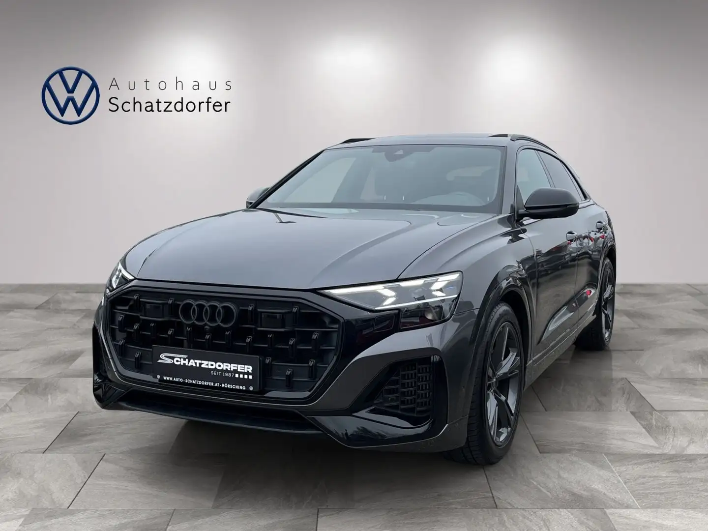 Audi Q8 55 TFSI quattro Grau - 1