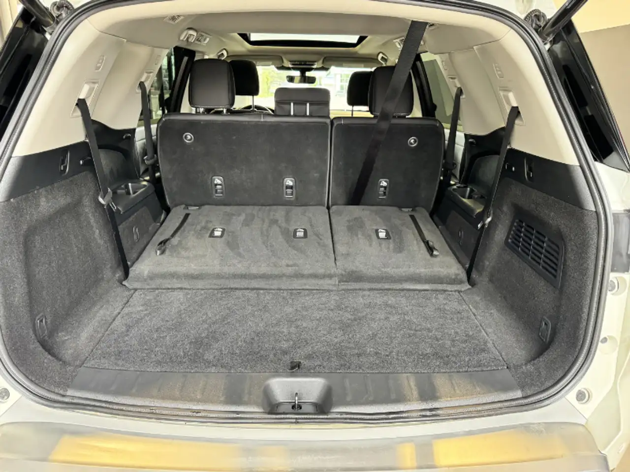 Nissan Pathfinder снимка Nissan Pathfinder