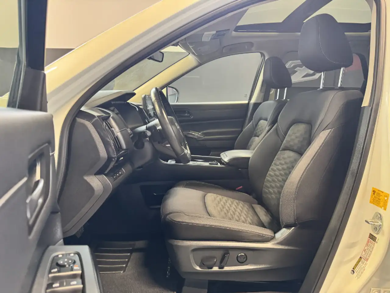 Nissan Pathfinder снимка Nissan Pathfinder