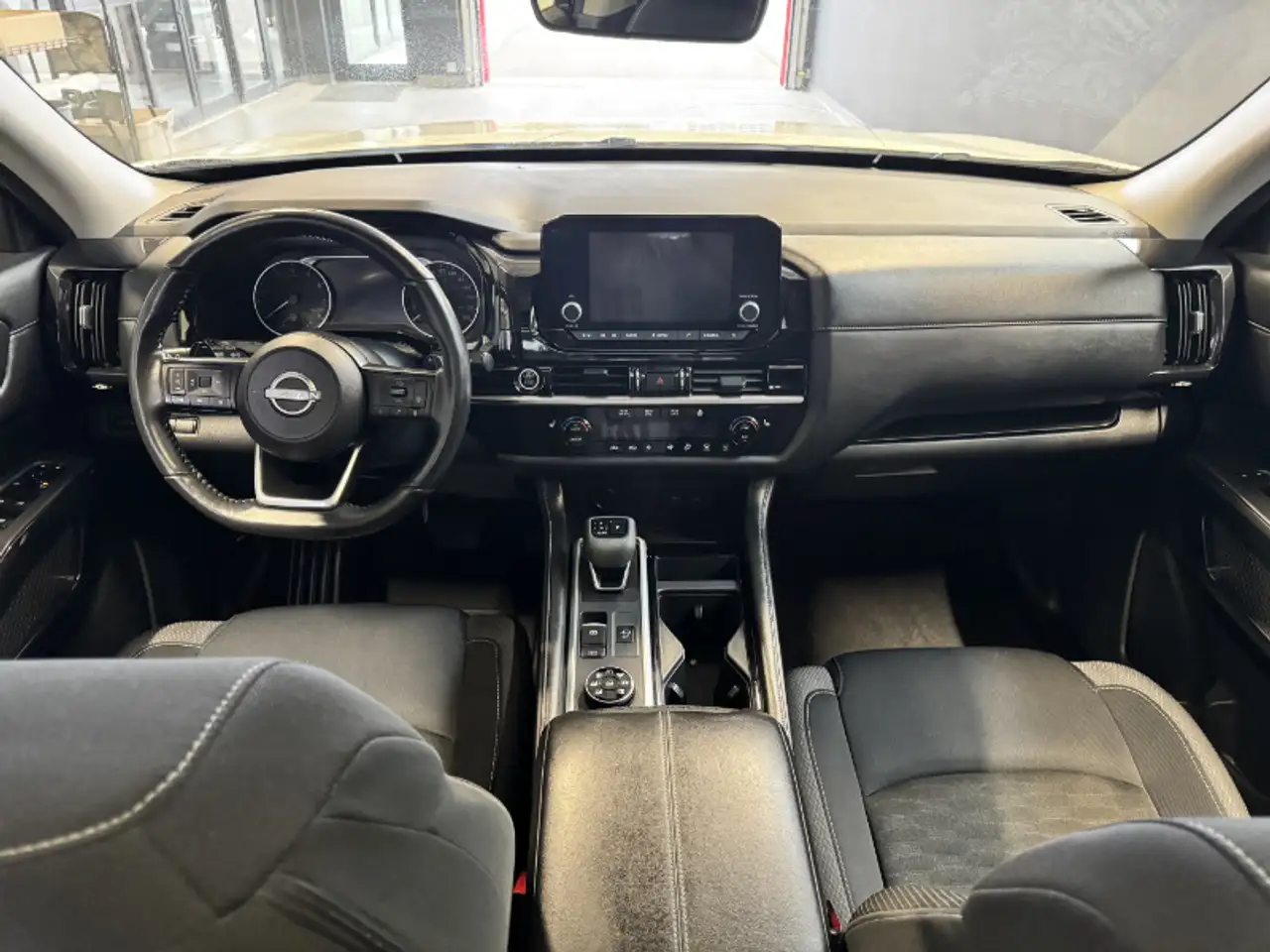 Nissan Pathfinder снимка Nissan Pathfinder