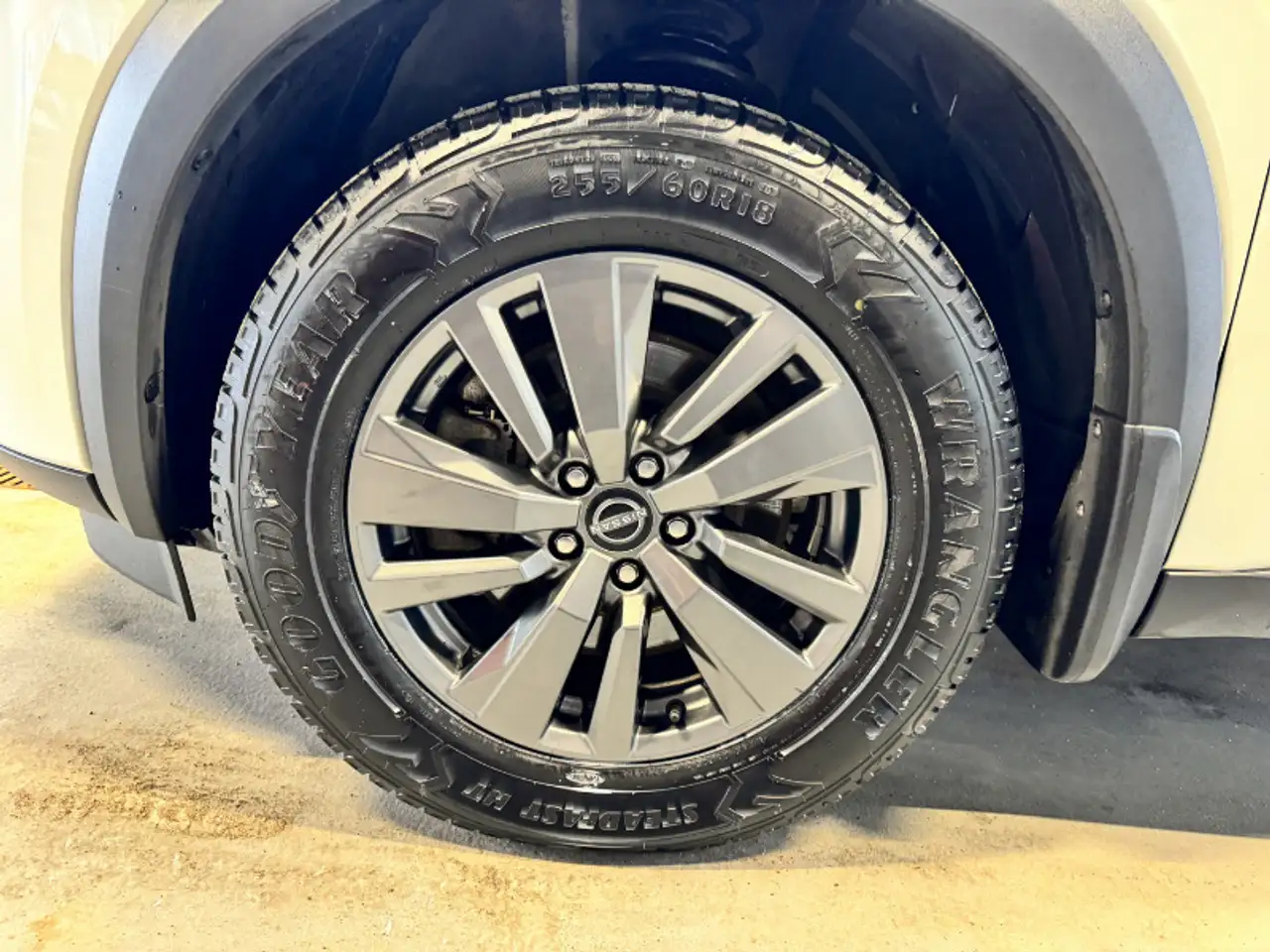 Nissan Pathfinder снимка Nissan Pathfinder