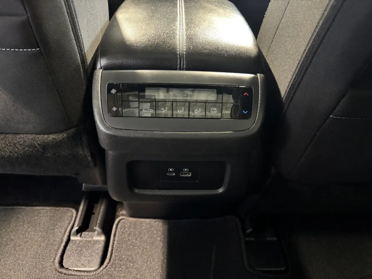 Nissan Pathfinder снимка Nissan Pathfinder