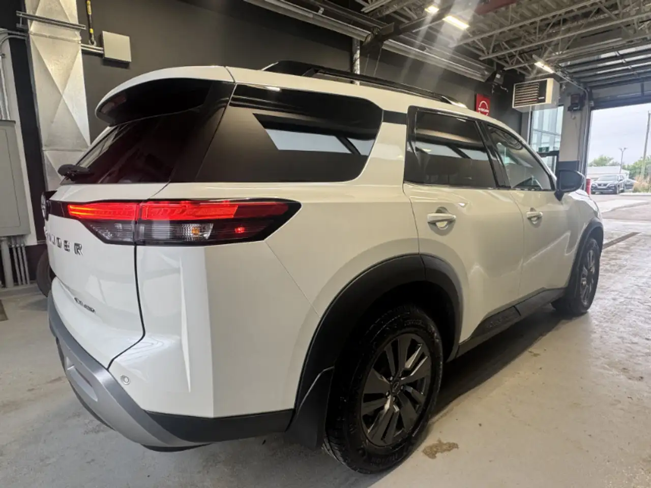 Nissan Pathfinder снимка Nissan Pathfinder