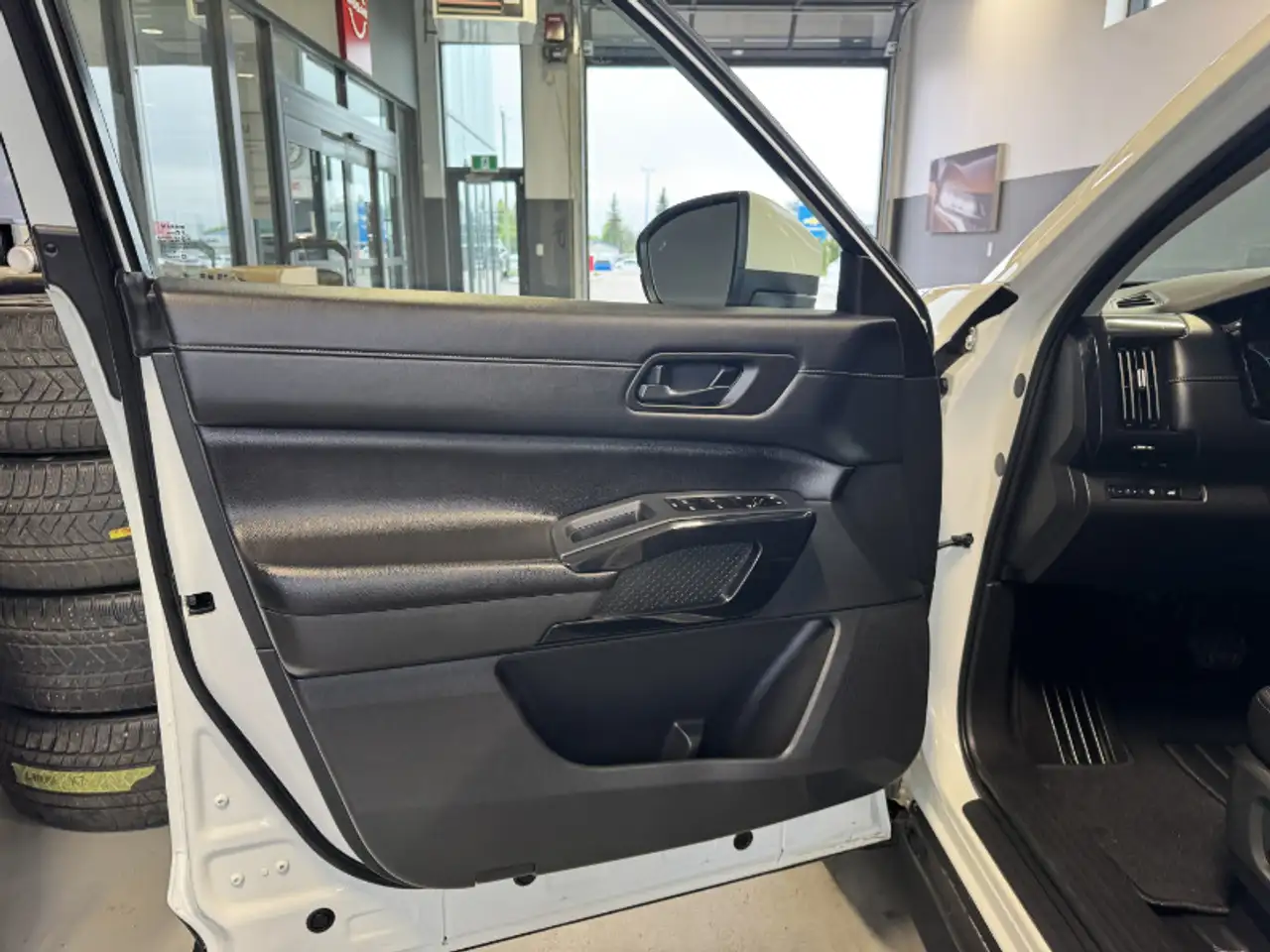 Nissan Pathfinder снимка Nissan Pathfinder