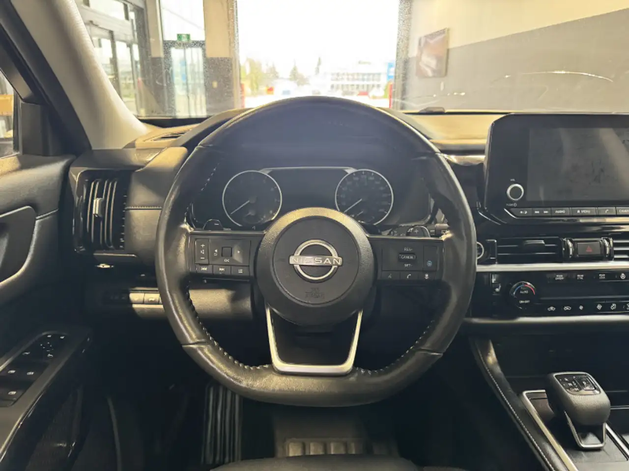 Nissan Pathfinder снимка Nissan Pathfinder