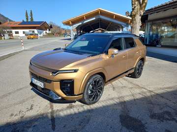 LUX AT AWD, 2-farbig, 8-fach bereift, ACC, 360°, Leder
