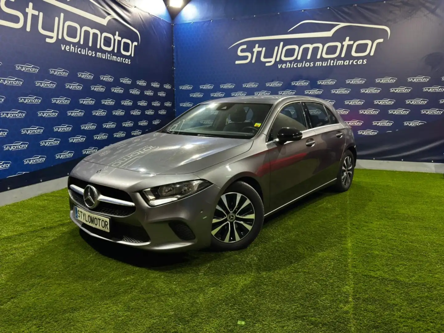 Mercedes-Benz A 180 180d Gris - 1
