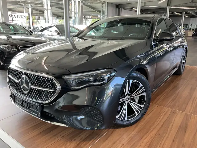 Mercedes-Benz E 450 E 450d 4Matic Avantgarde DISTRO/PANO/360/WINTER