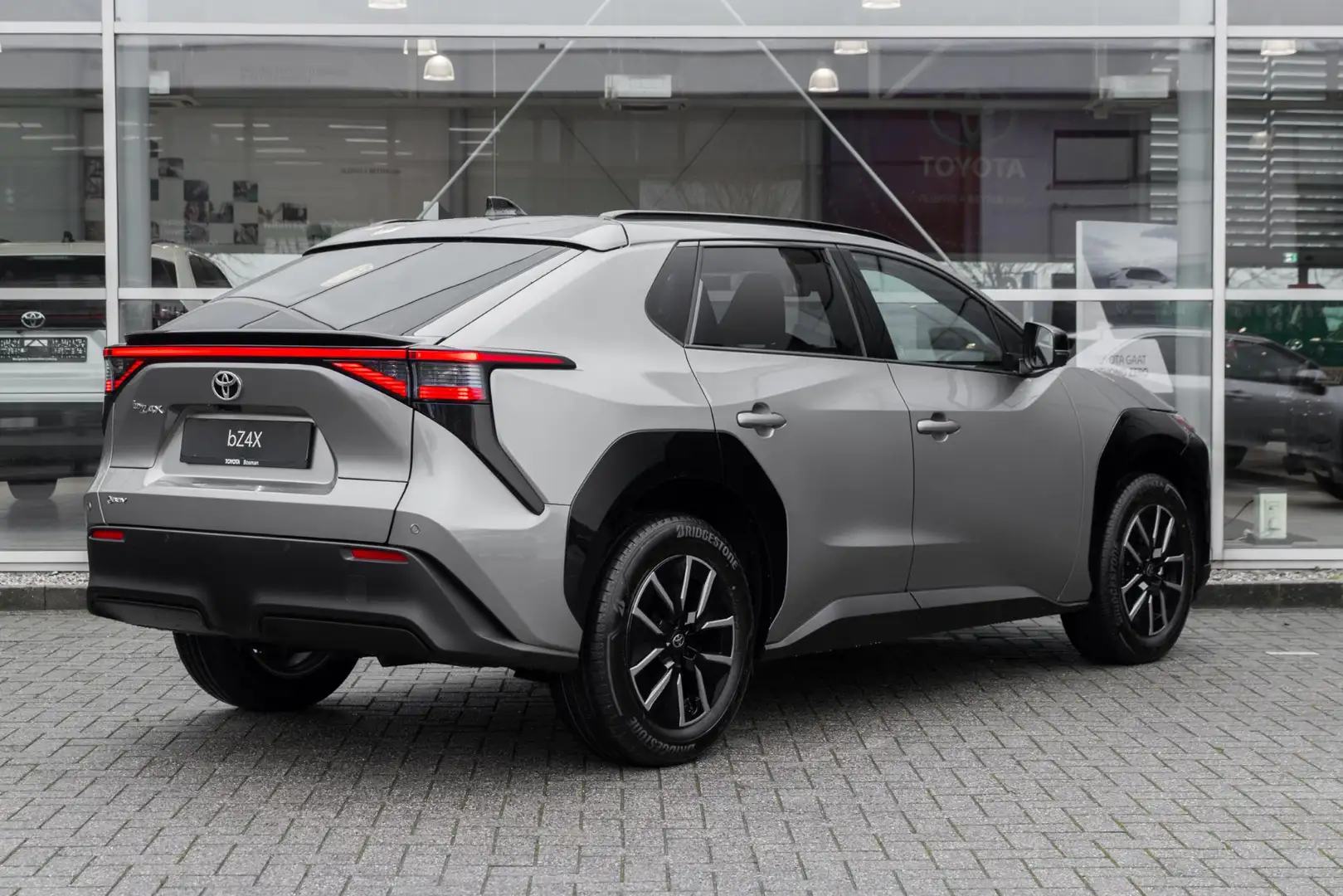 Toyota bZ4X Dynamic 73 kWh Grau - 2