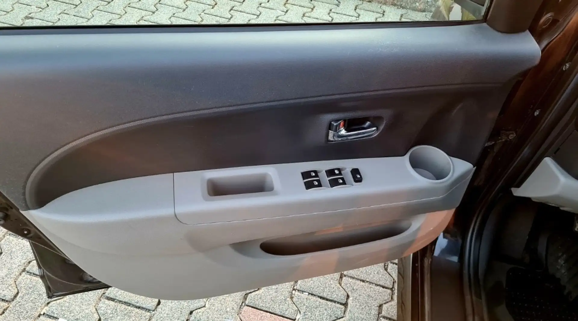 Daihatsu Sirion 1.3 Sport Schwarz - 2
