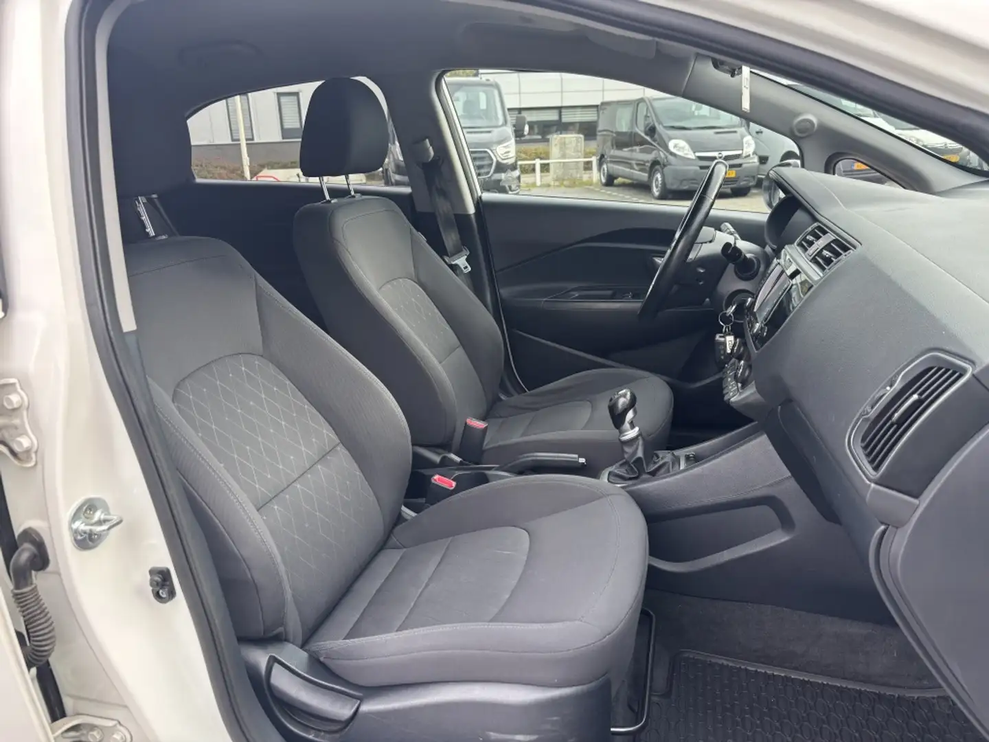 Kia Rio 1.4 CVVT ExecutiveLine Camera Bluetooth Navi Pdc Weiß - 2