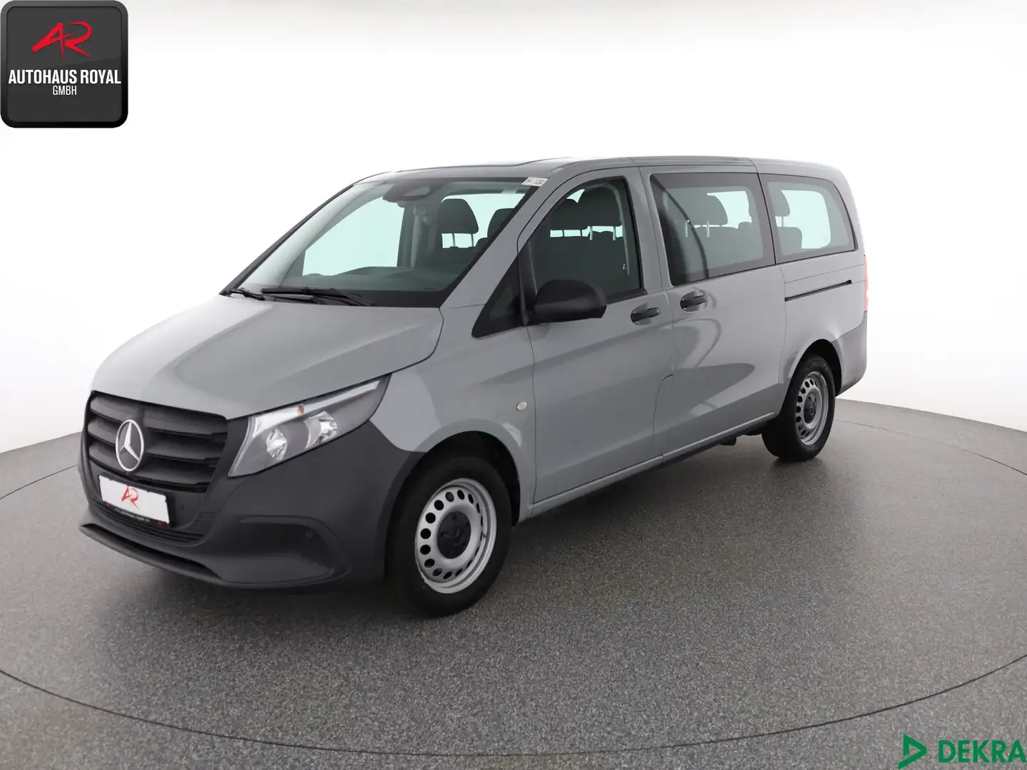 Mercedes-Benz Vito Vito Tourer 114 CDI LANG 9 SITZE KAMERA,NAVI,AHK Grau - 1
