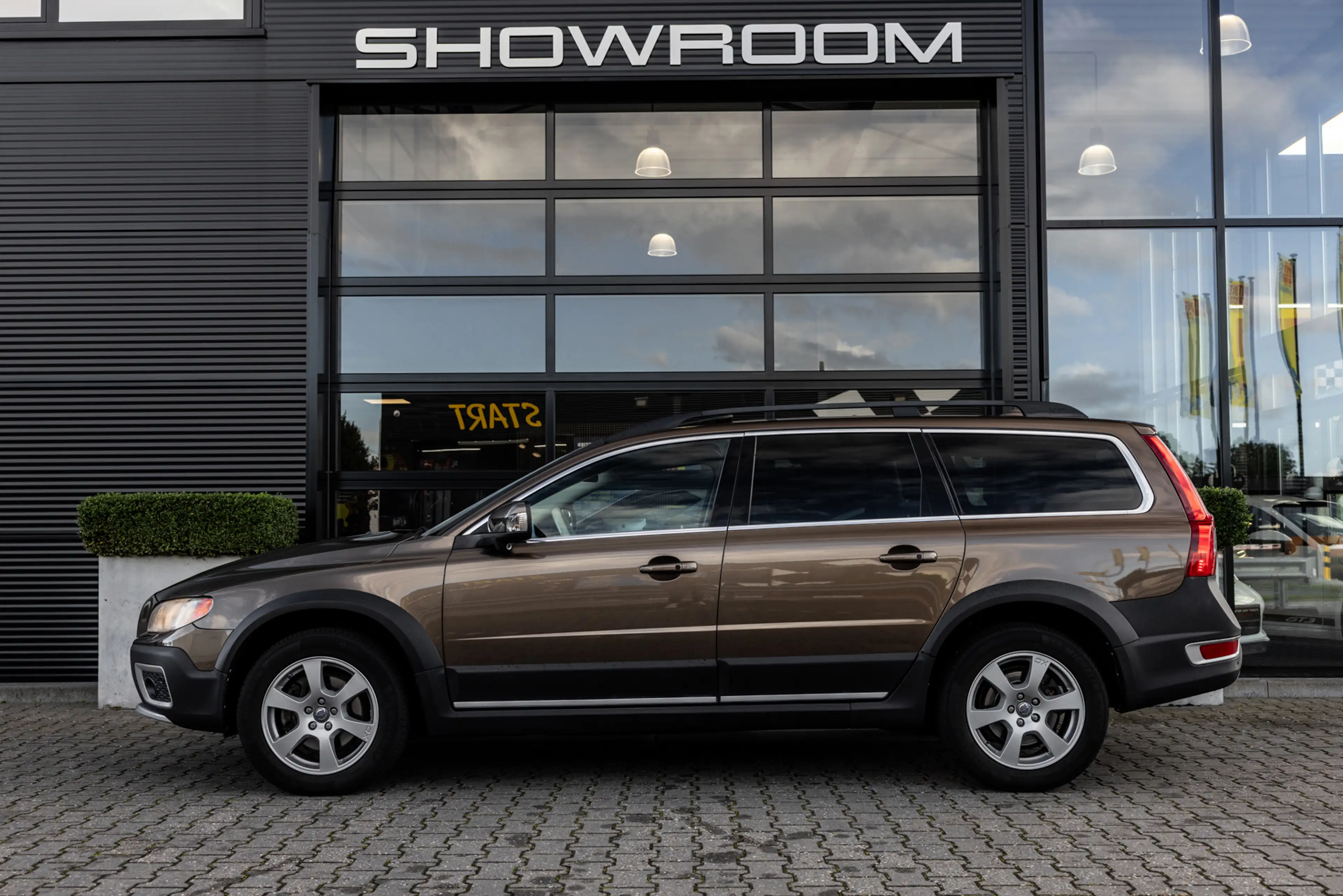 Volvo XC70 3.2 AWD, 243 PK, Schuifdak, Memory, Trekhaak, BLIS — photo 3