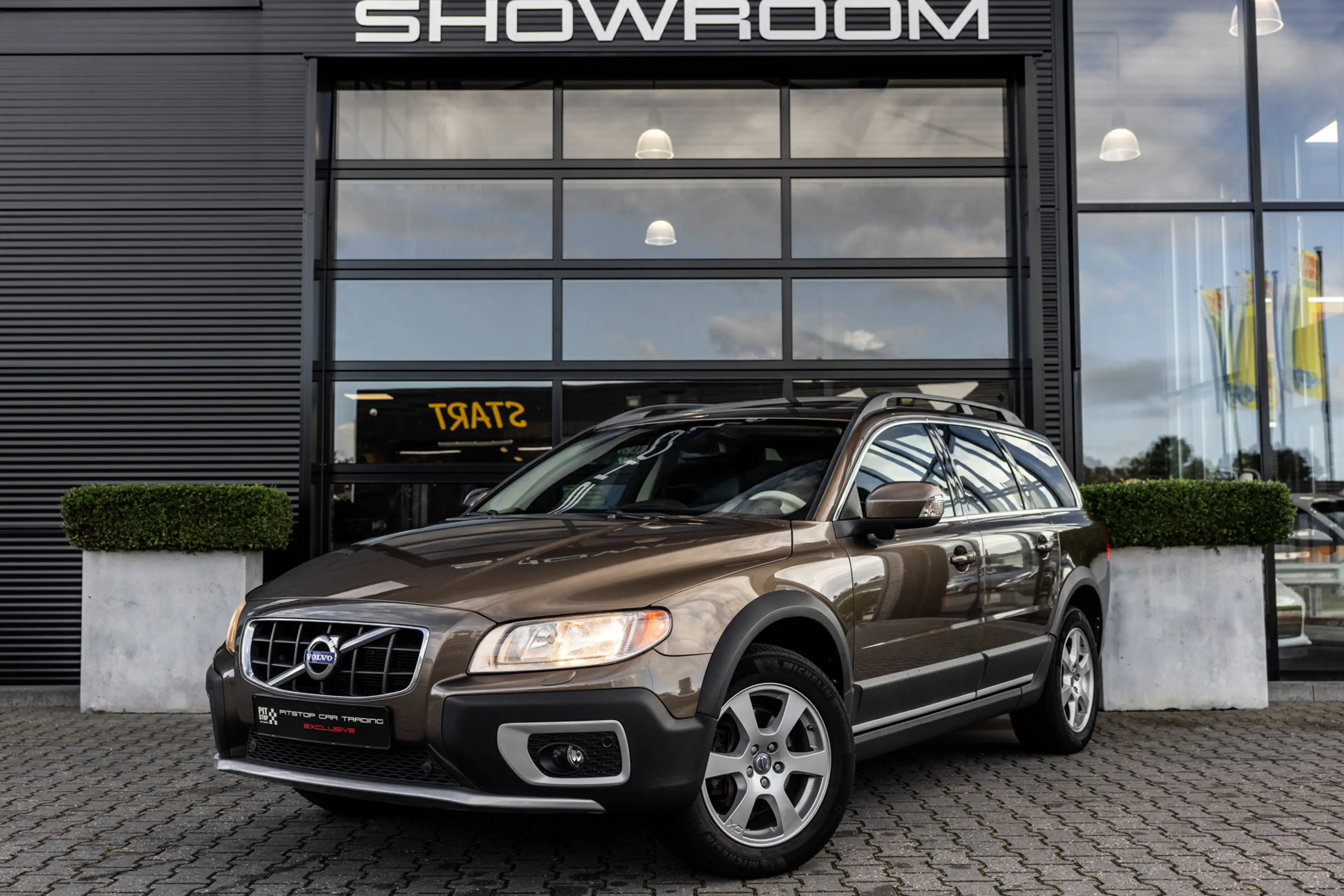 Volvo XC70 3.2 AWD, 243 PK, Schuifdak, Memory, Trekhaak, BLIS — photo 2