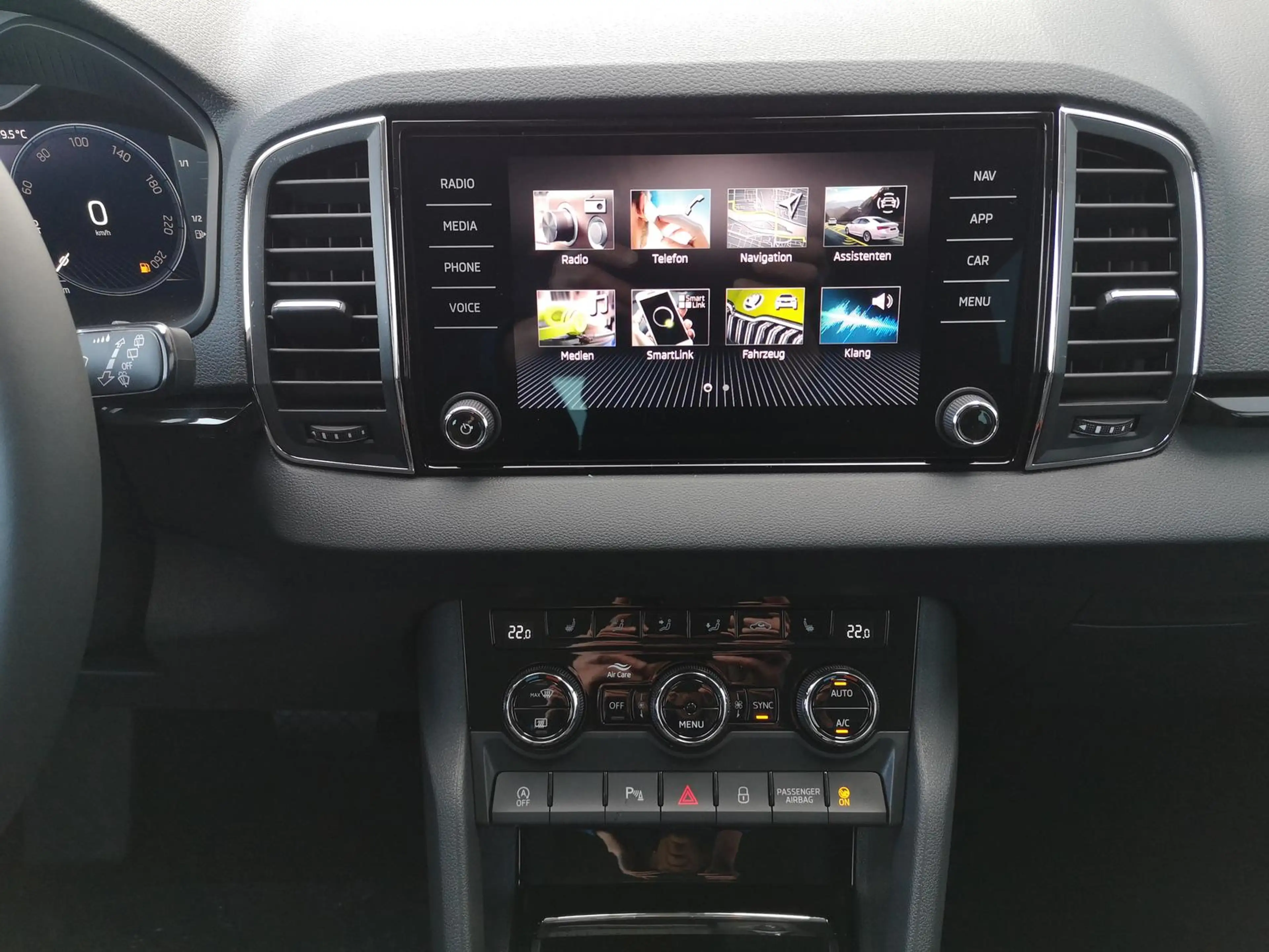 Skoda Karoq 1.5 TSI Selection DSG GV5 AHK Navi ACC — photo 6