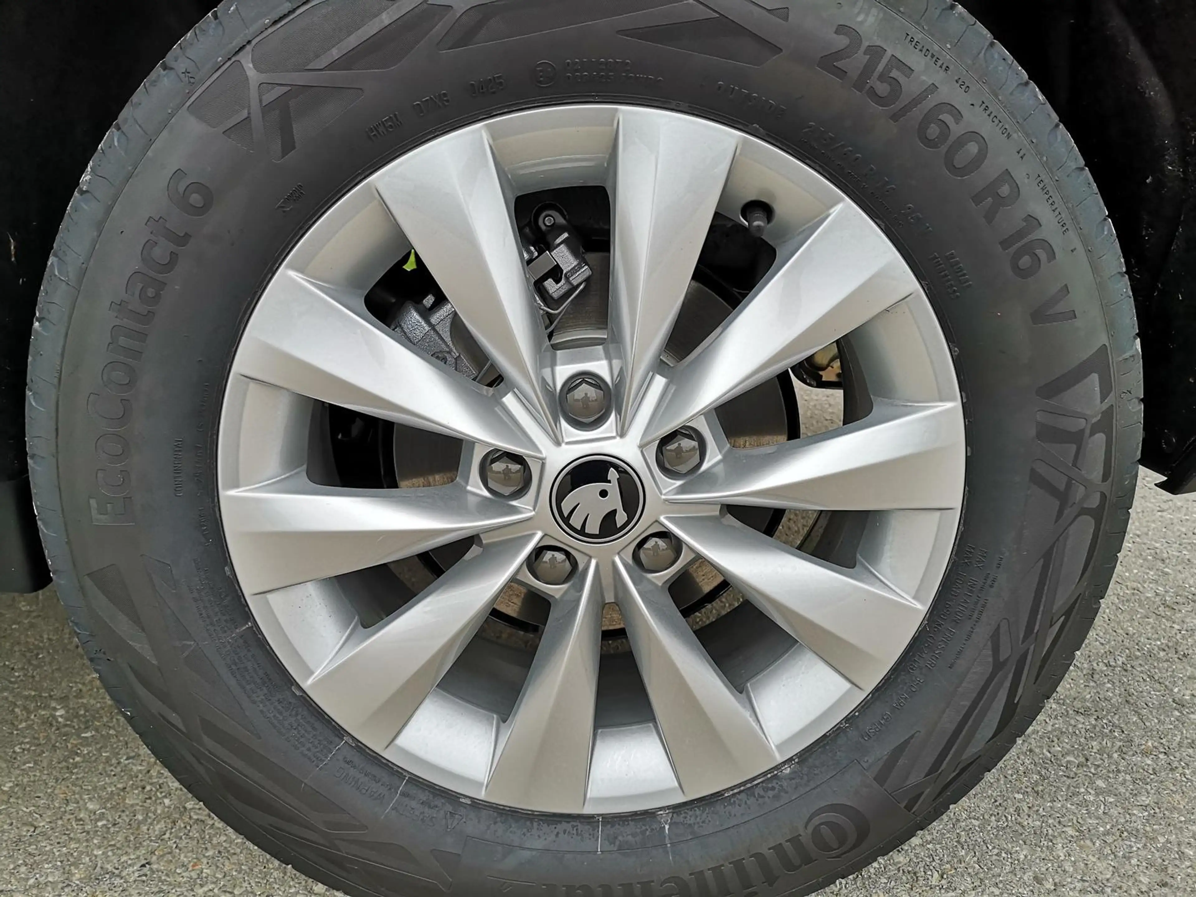 Skoda Karoq 1.5 TSI Selection DSG GV5 AHK Navi ACC — photo 3