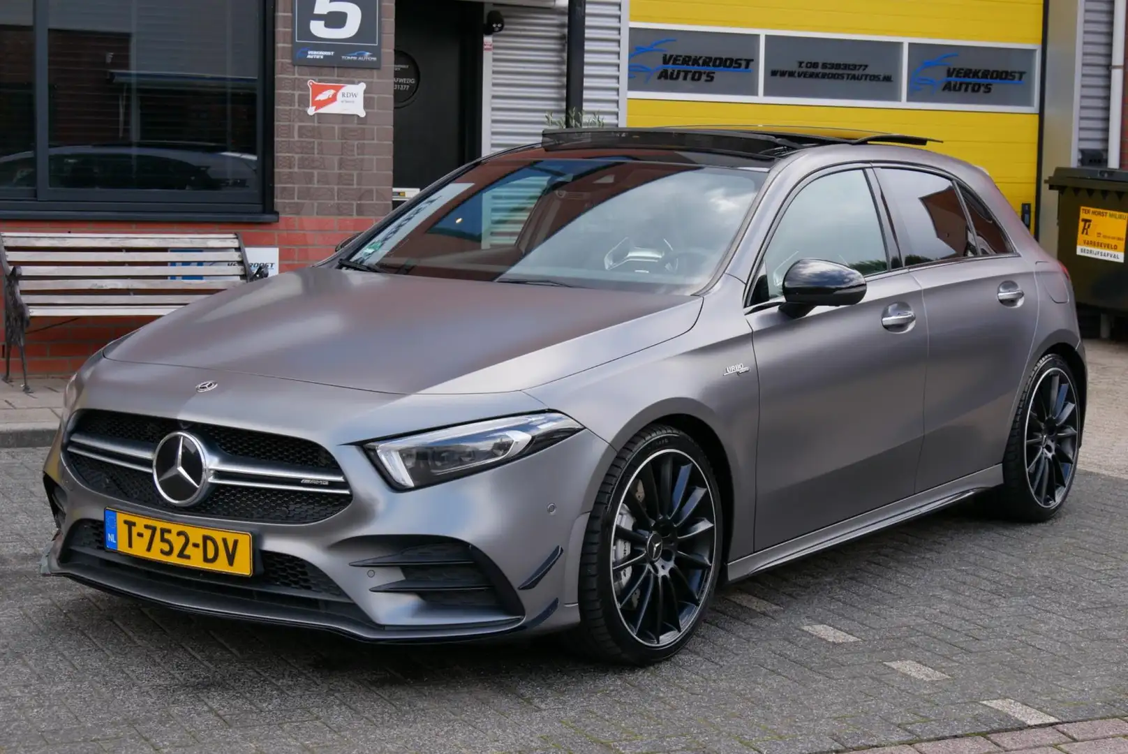 Mercedes-Benz A 35 AMG 4MATIC Premium Plus pano. schaalstoelen. burmeiste Gris - 2