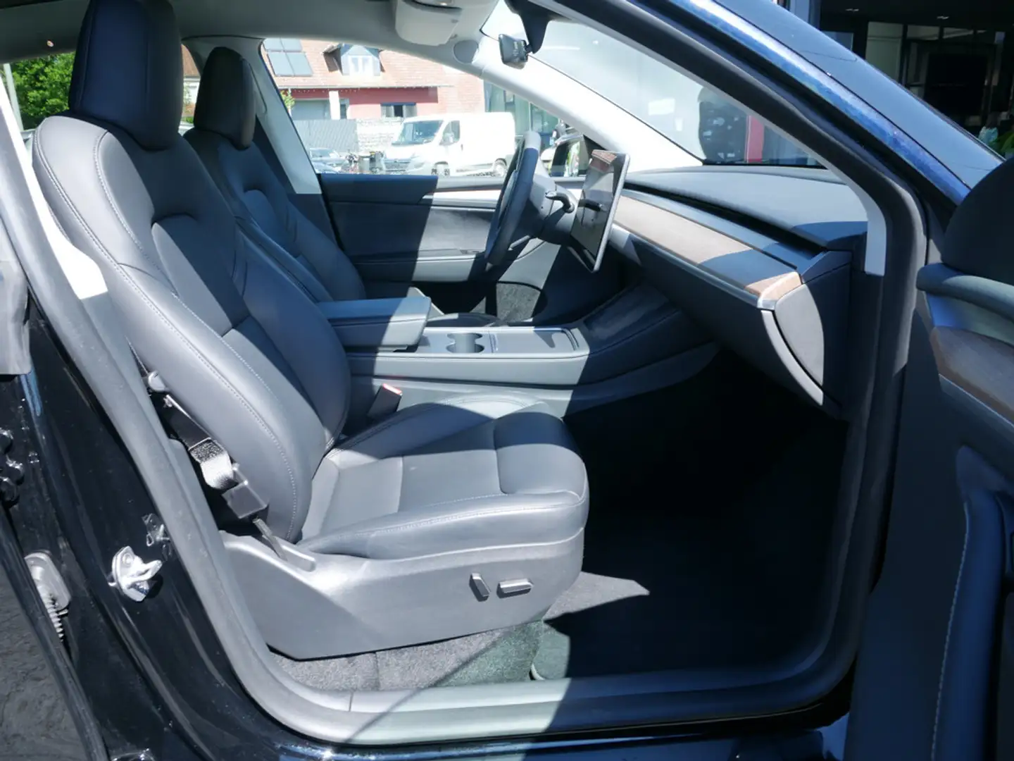 Tesla Model Y Long Range Dual Motor AWD AHK 20"-LM Schwarz - 2
