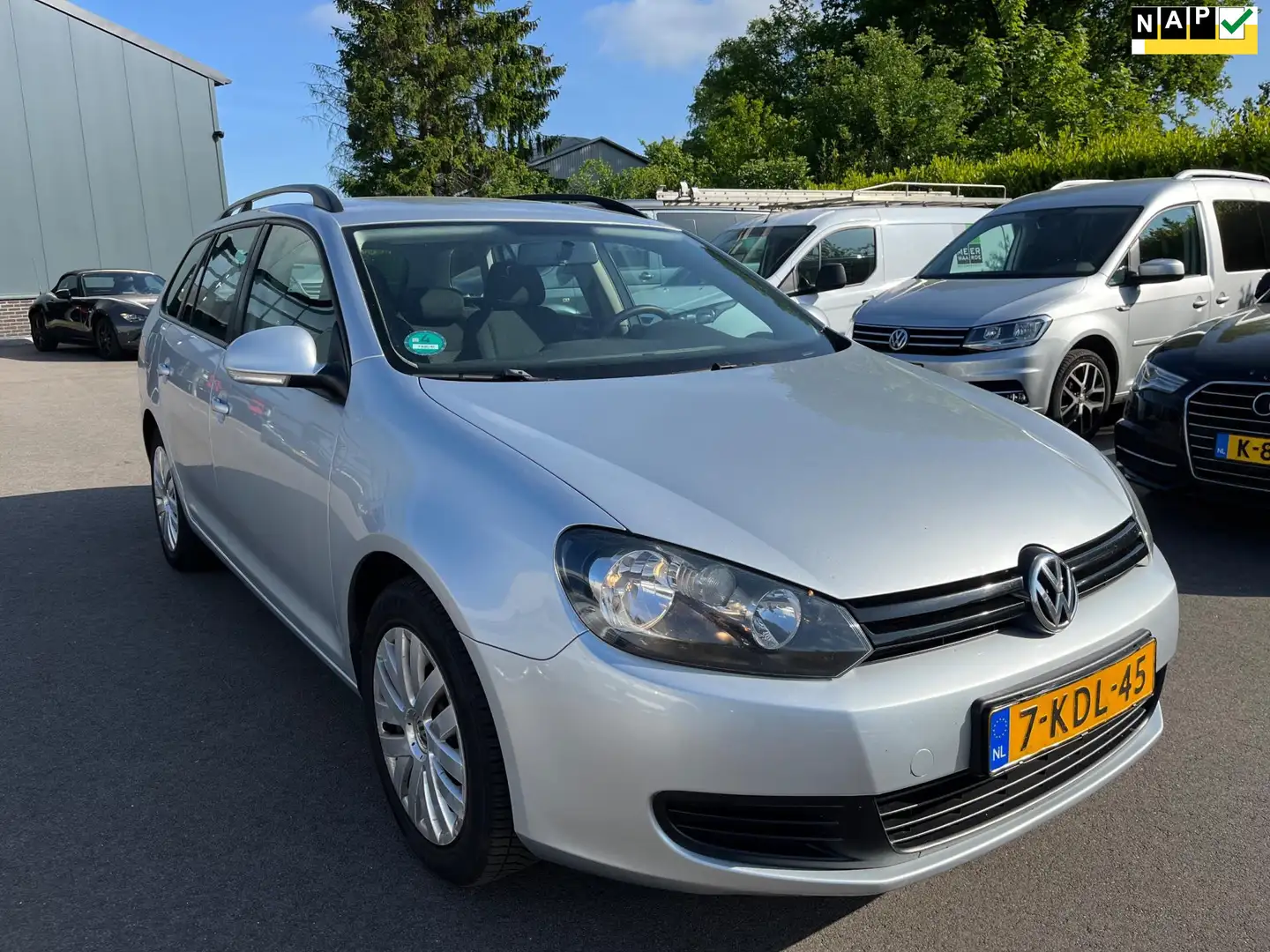 Volkswagen Golf Variant 1.6 TDI Trendline BlueMotion Rijd en stuurt goed , Gris - 1