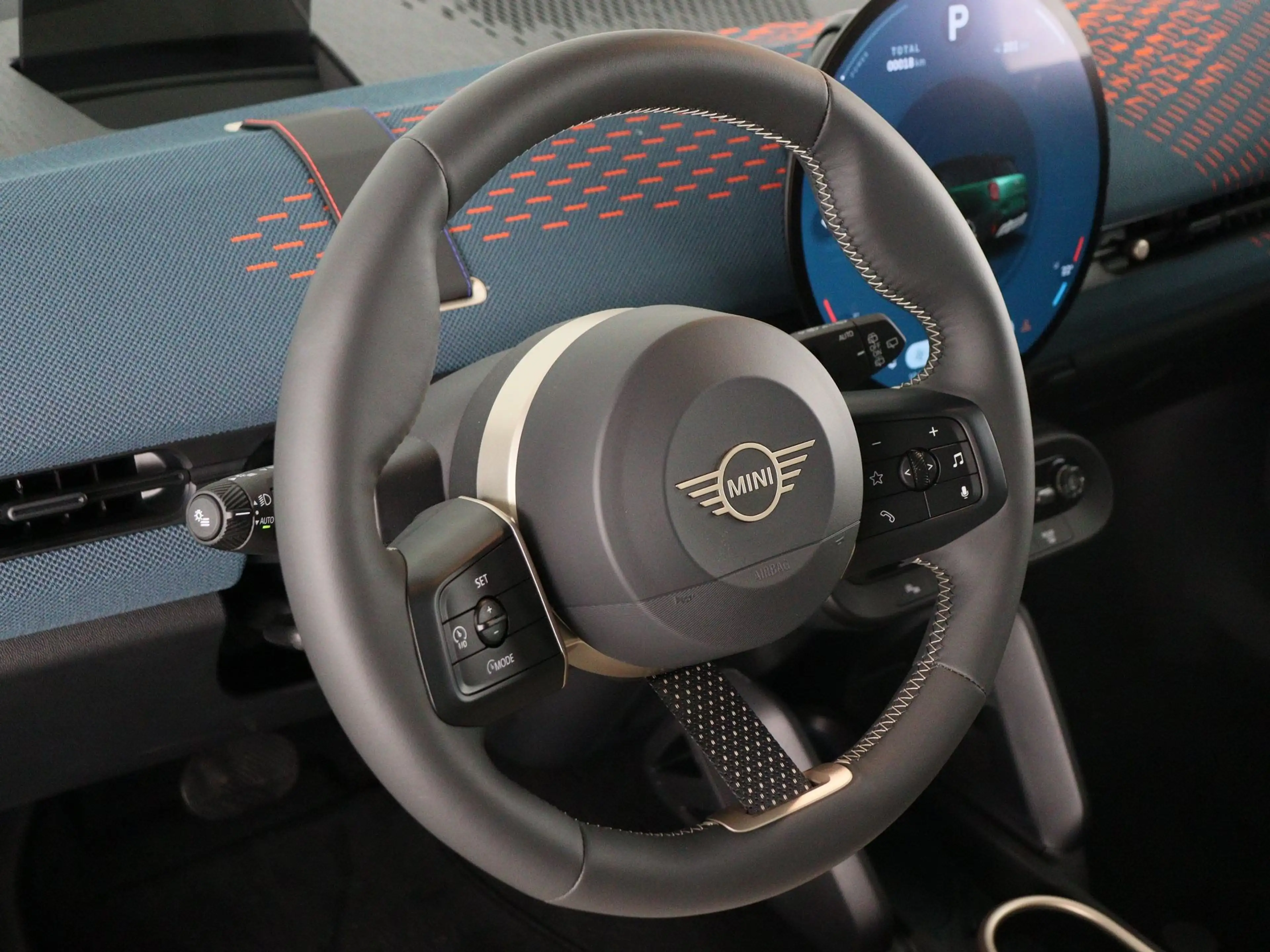 MINI Aceman SE Favoured Pakket M PRIVATE LEASE EUR 602,- (60 m — photo 2
