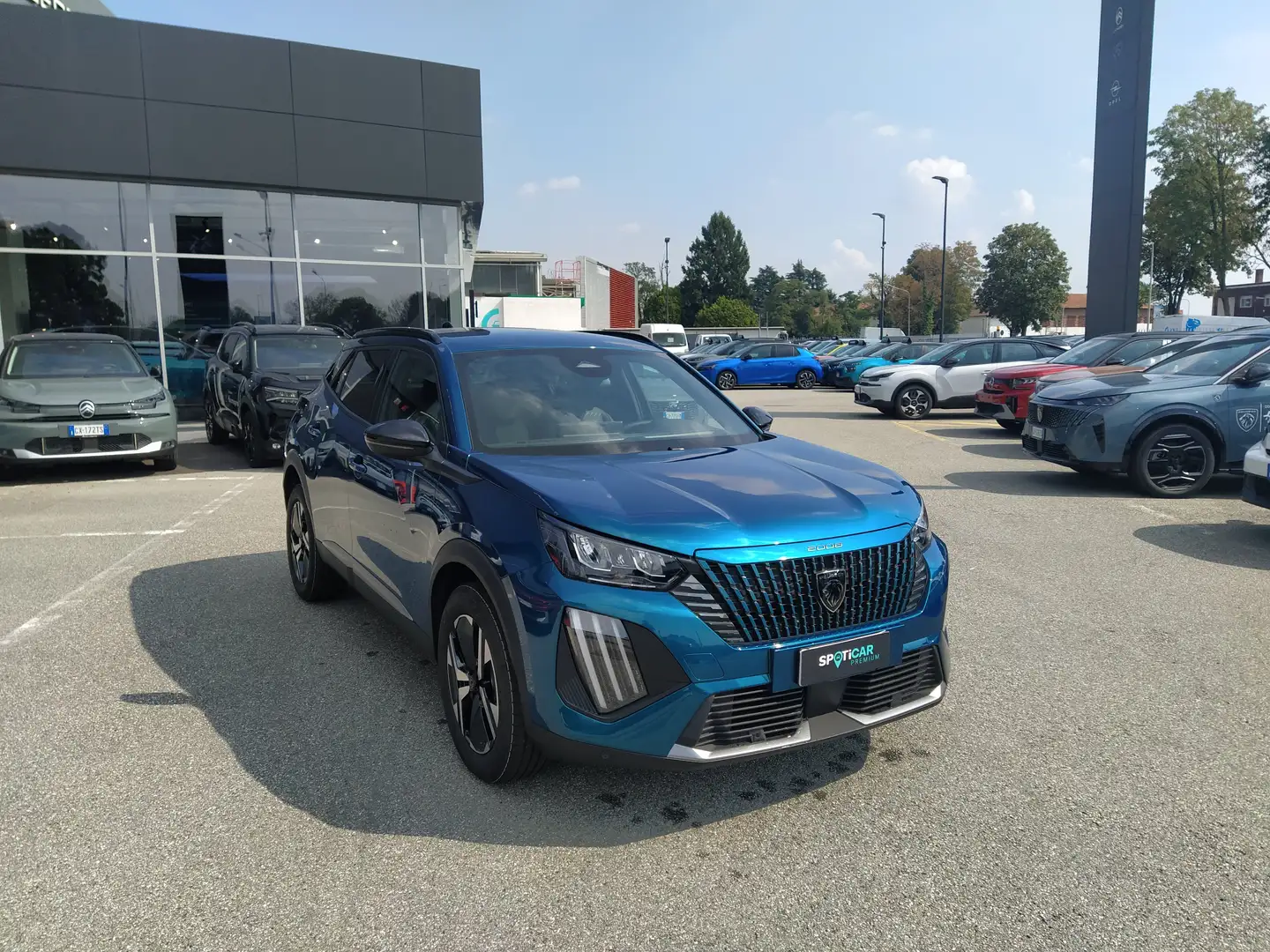 Peugeot 2008 1.2 PureTech 100cv ALLURE KM ZERO Blau - 1