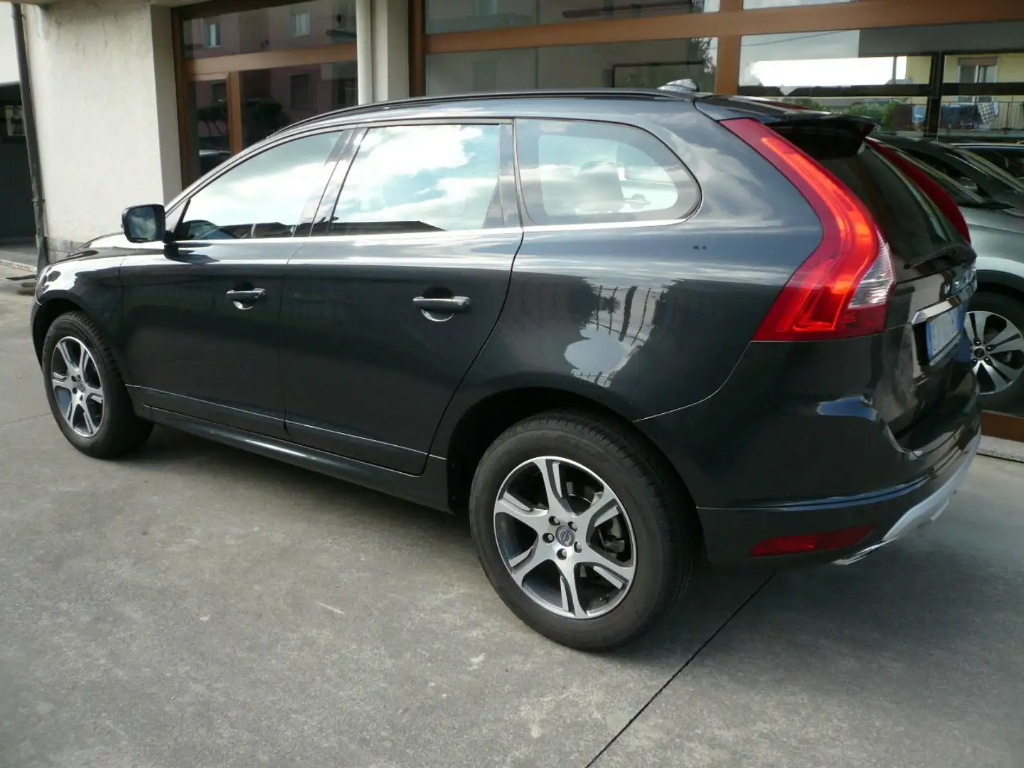 Volvo XC60 2.0 D3 Momentum Geartronic OX PER NEOPATENTATI Grigio - 2