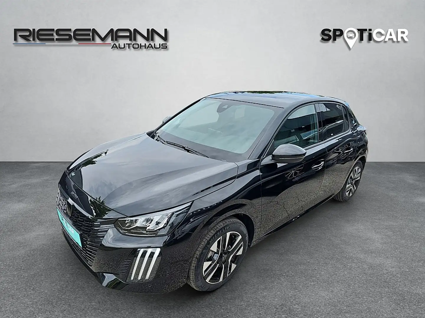 Peugeot e-208 136PS 50kWh Style Zwart - 1