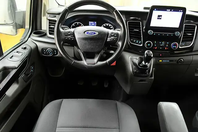 Ford Transit Custom view 2