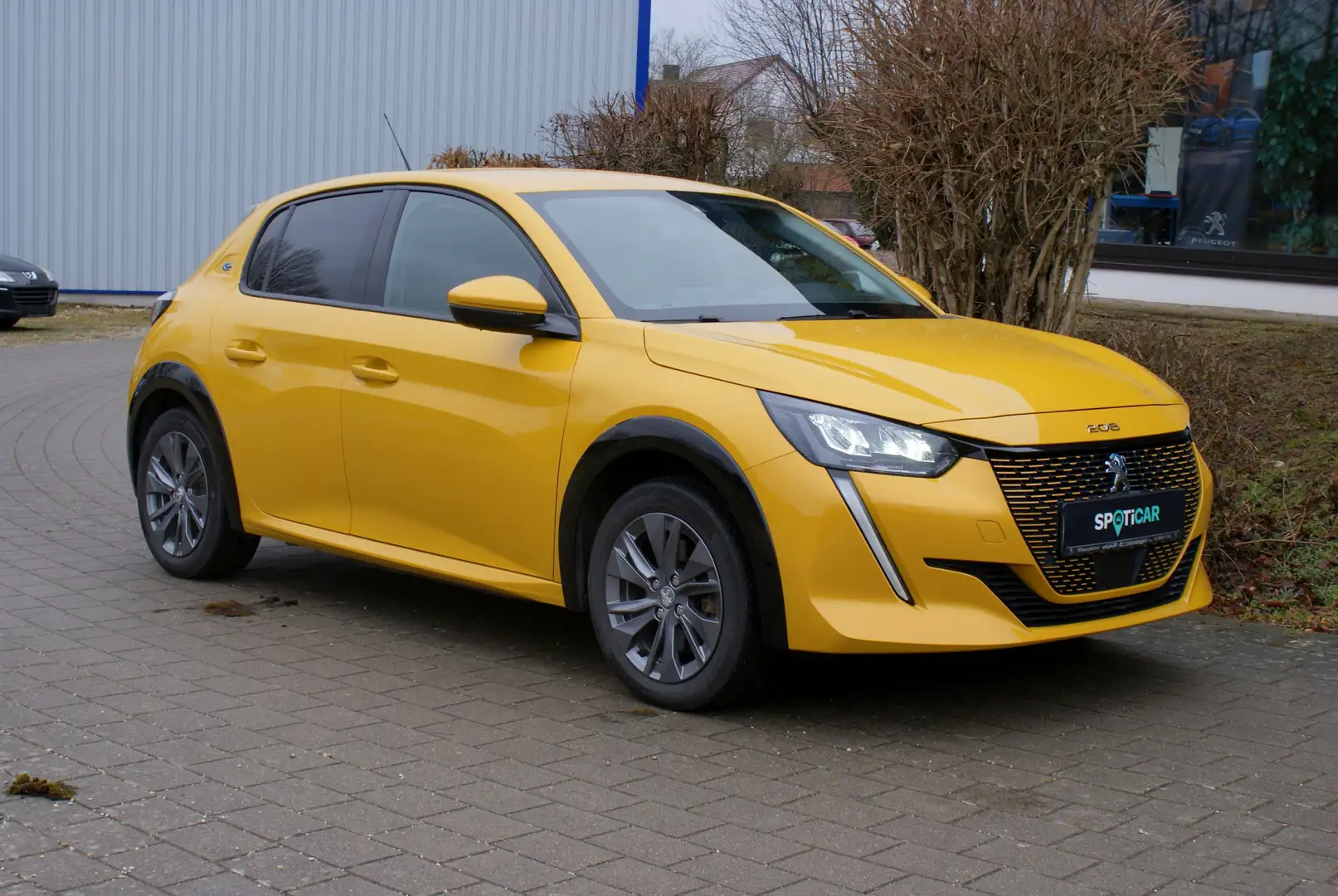 Peugeot e-208 Allure Pack Elektromotor 136 - 1.Hand/Sitzheizung Gelb - 2