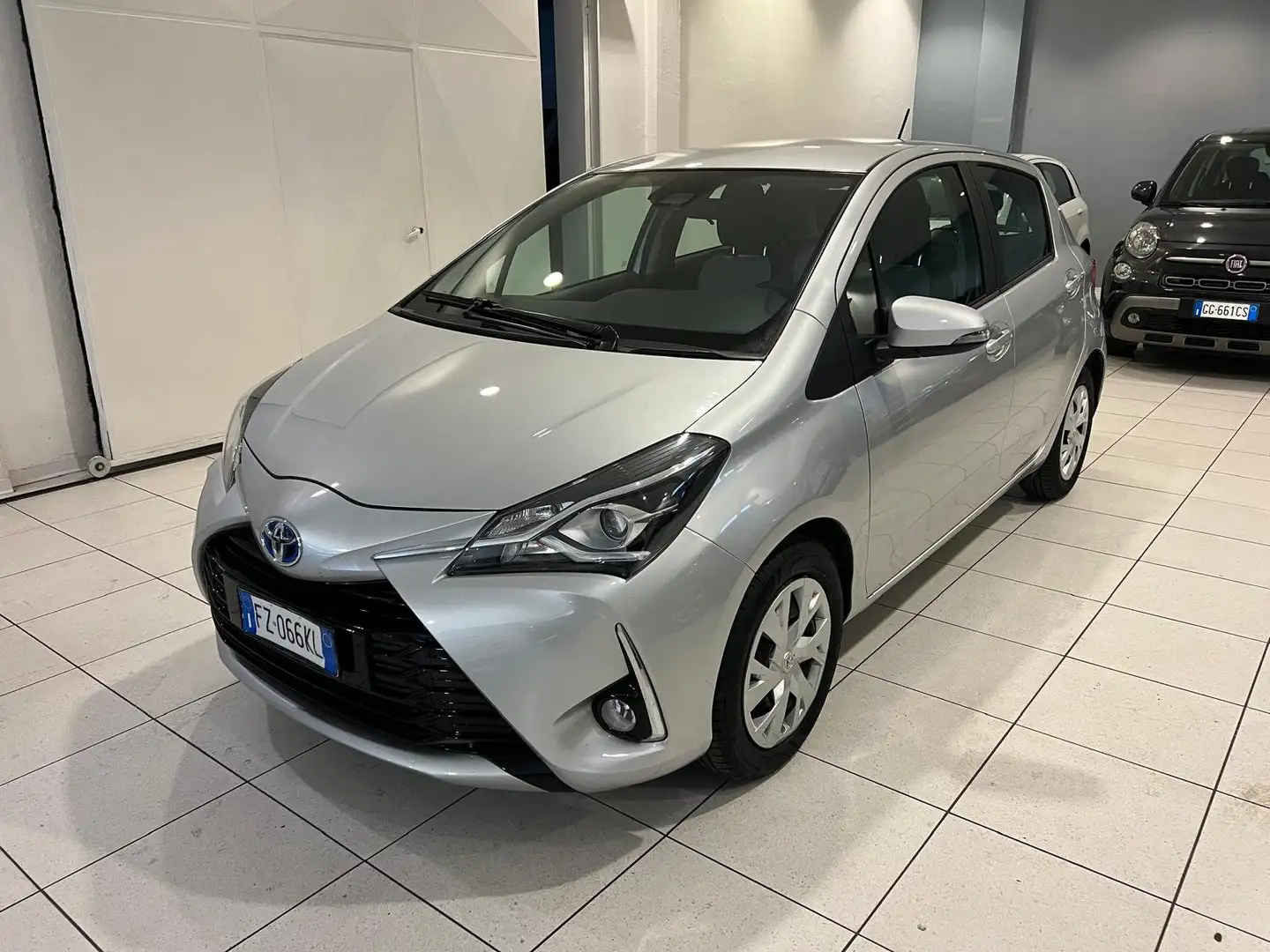 Toyota Yaris Yaris 5p 1.5h Business my19 PREZZO REALE Grigio - 1