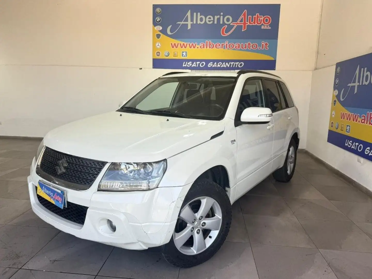 Suzuki Grand Vitara 1.9 DDiS 5 porte Crossover *OFFERTA DEL MESE* Bianco - 1