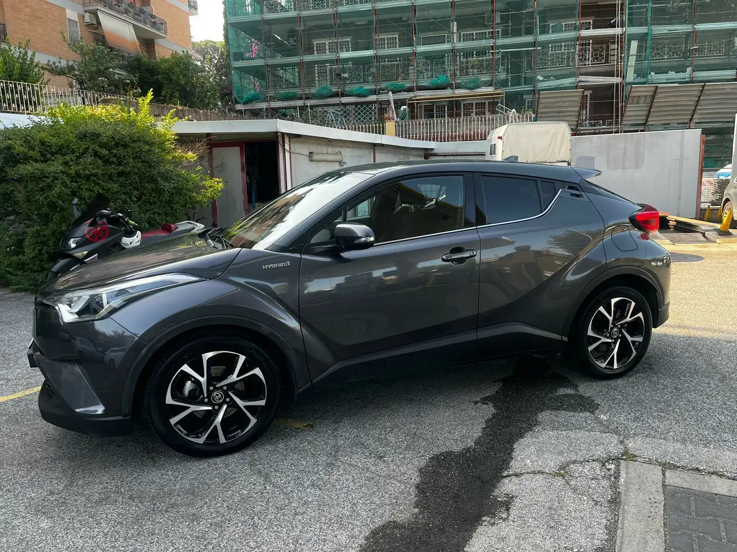 Toyota C-HR 1.8h Lounge 2wd e-cvt PROMO DI LUGLIO Gris - 2