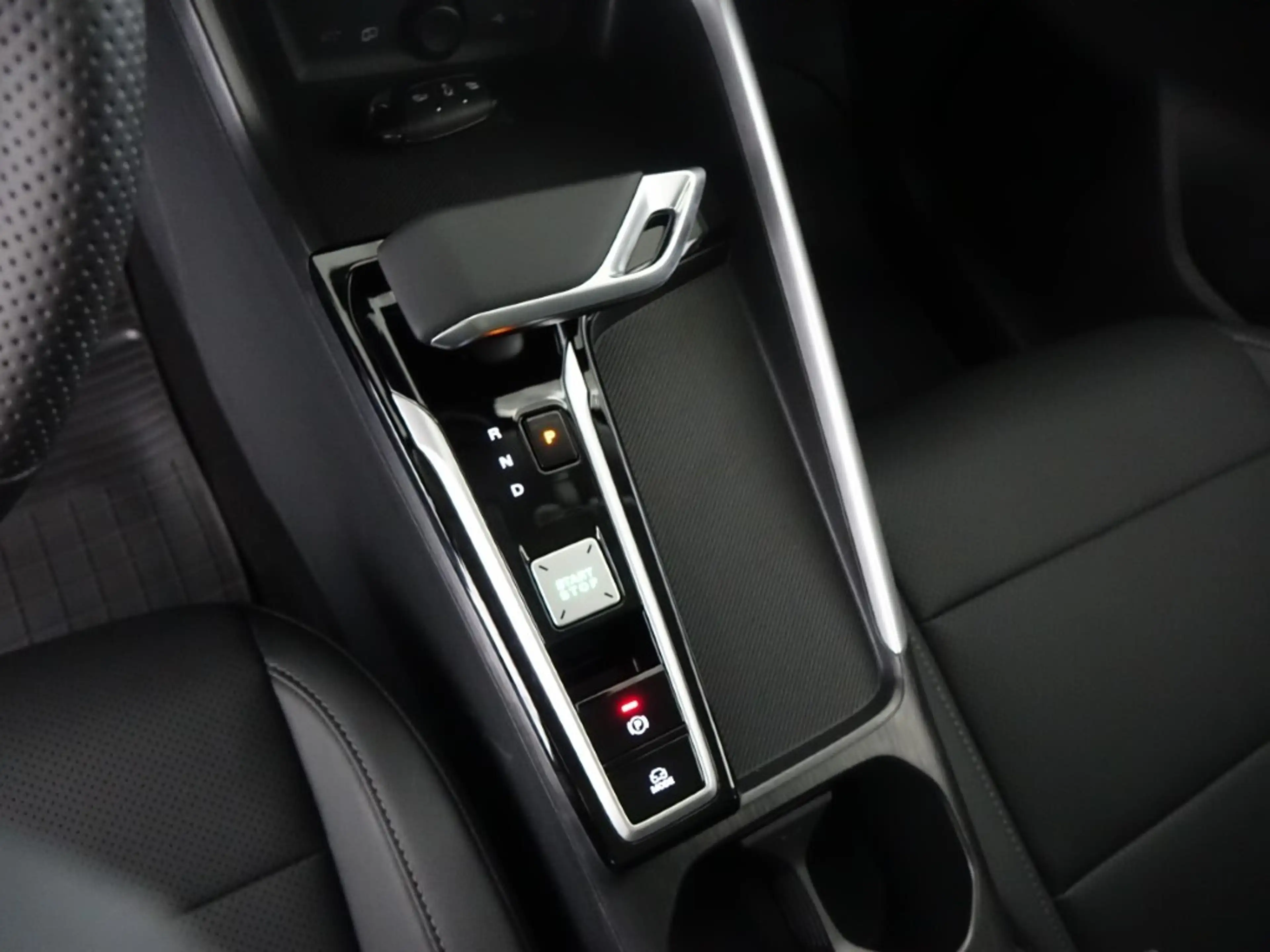 MG ZS 1.5 Hybrid+ Luxury *LED, NAVI, LEDER, RFK* — photo 10