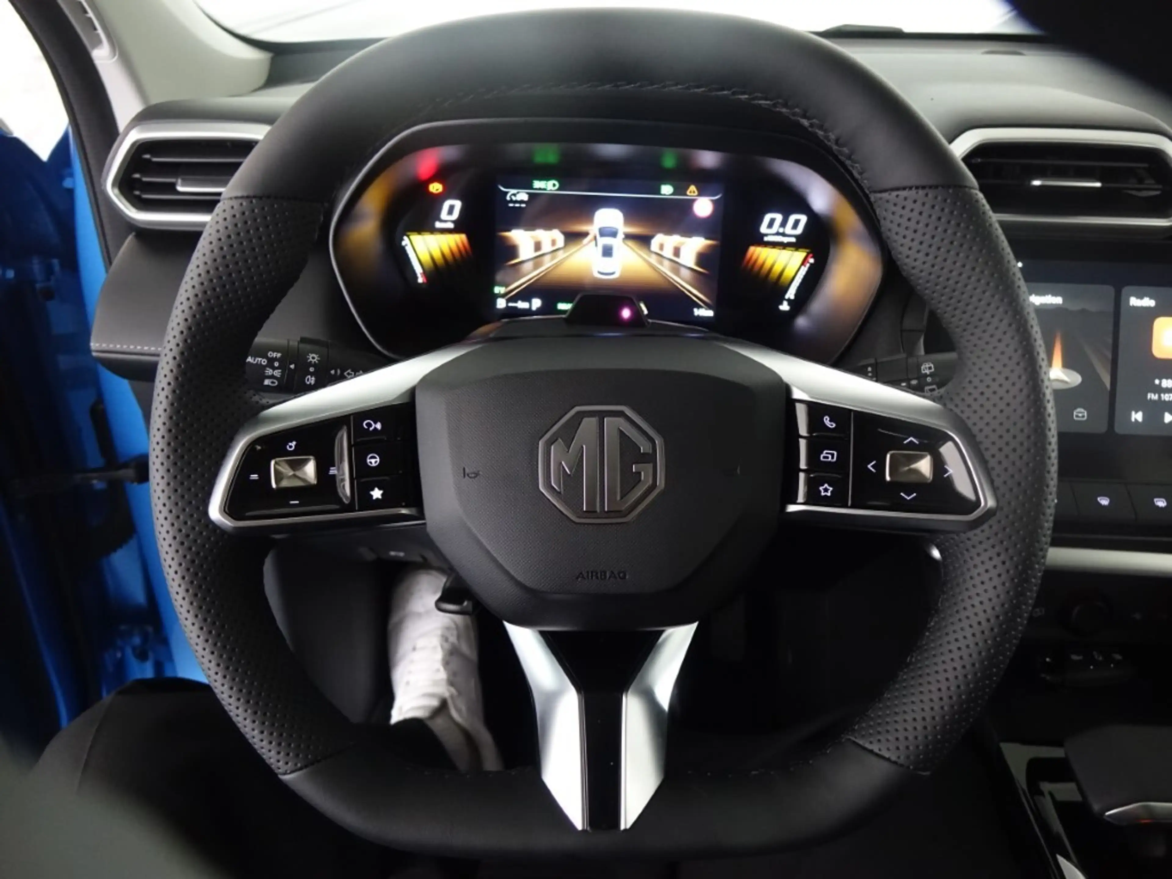 MG ZS 1.5 Hybrid+ Luxury *LED, NAVI, LEDER, RFK* — photo 8