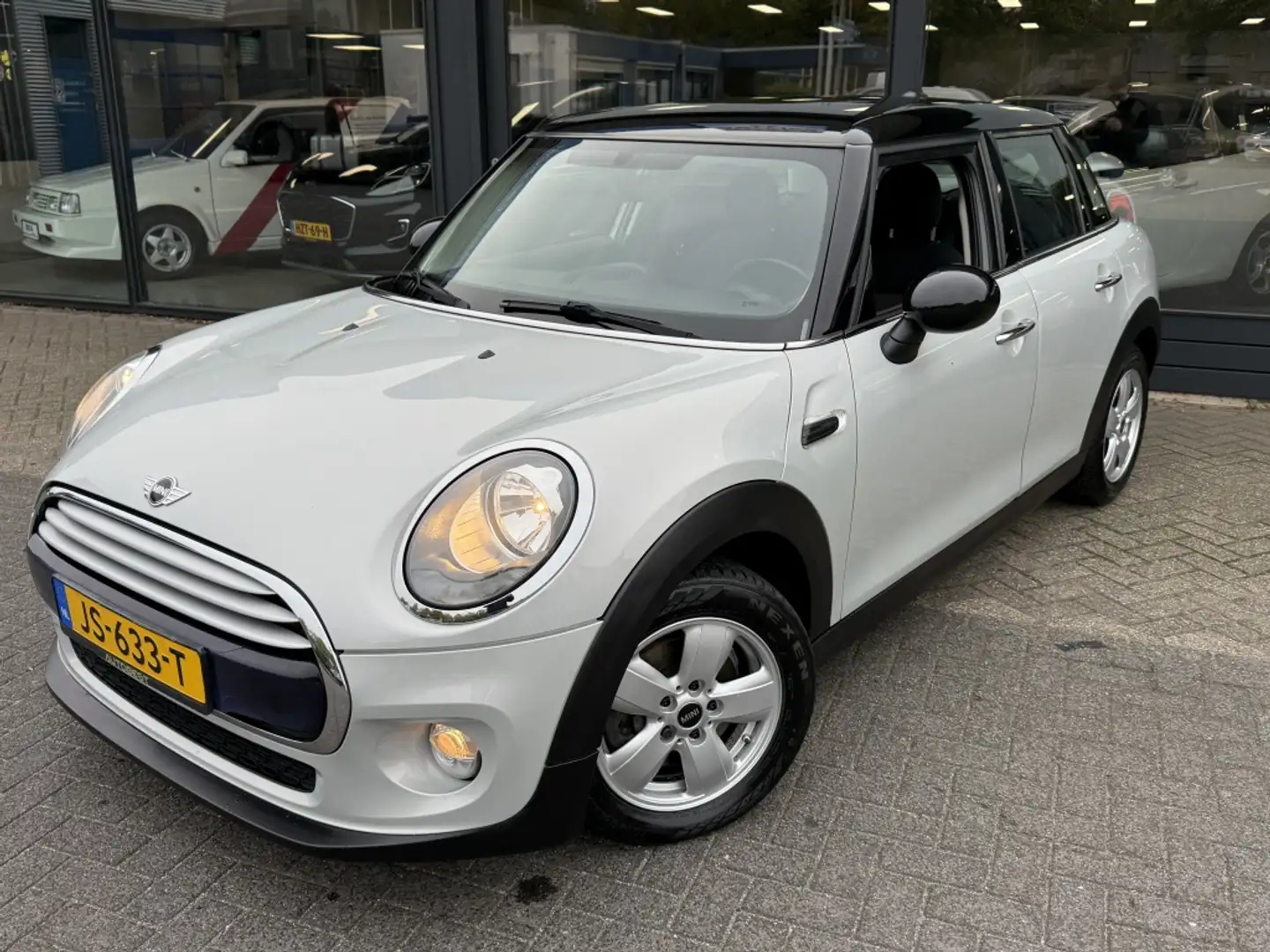 MINI Cooper Mini 1.5 5-Deaurs Clima ''NAP'' Cruise Navi. Gris - 1