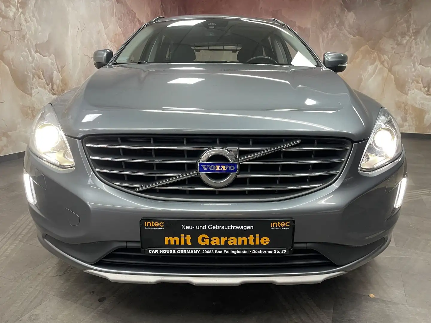 Volvo XC60 XC60 Momentum"Scheckheft"Leder"NAVI" Grau - 2