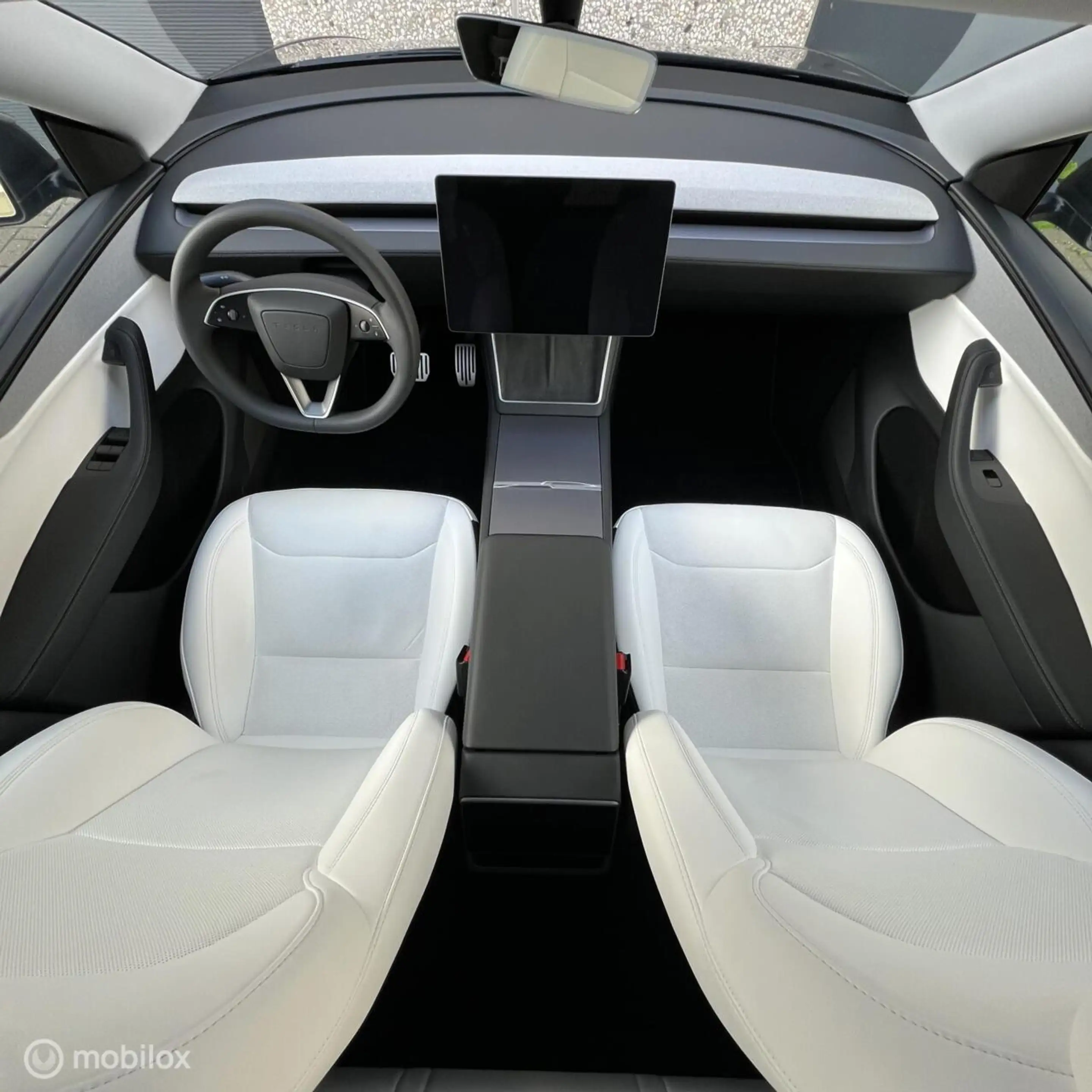 Tesla Model Y Juniper — photo 11