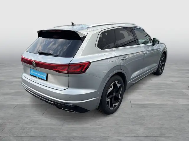 Volkswagen Touareg view 7