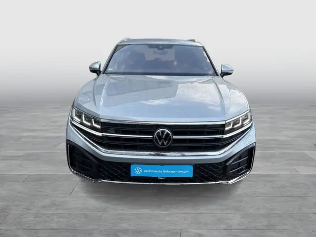 Volkswagen Touareg view 9
