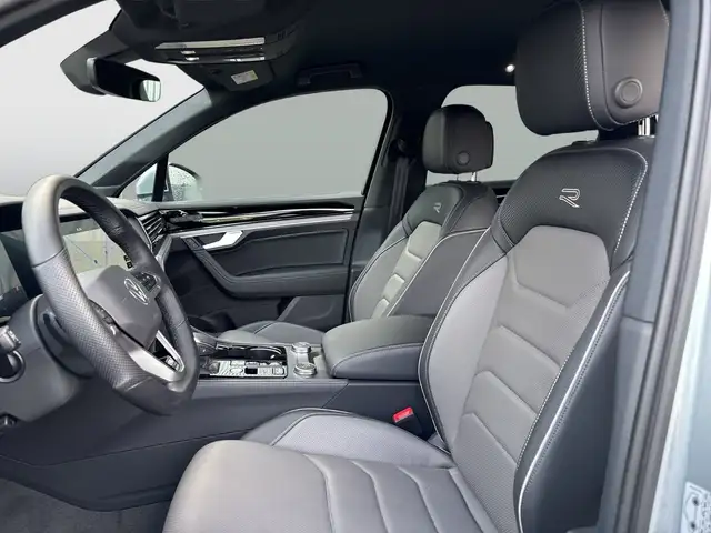 Volkswagen Touareg view 11